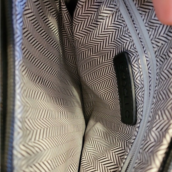 VINTAGE Women’s Black Leather Crossbody
Handbag/Purse with Kiss-Lock Top - Picture 10 of 12